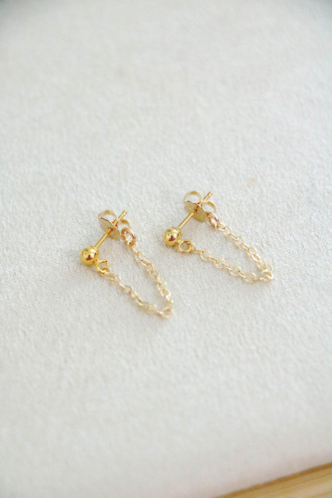 CHIEKO+  single loop earring † gold