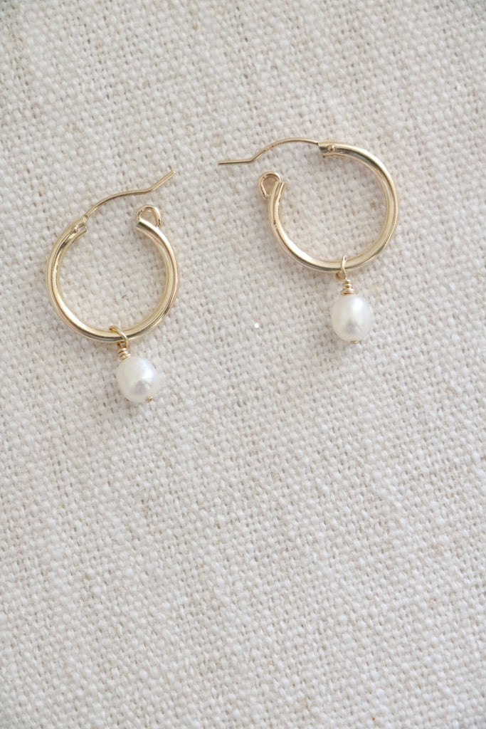 Round 30MM White Pearl Earrings at Rs 250/pair in Delhi | ID: 2849752529633